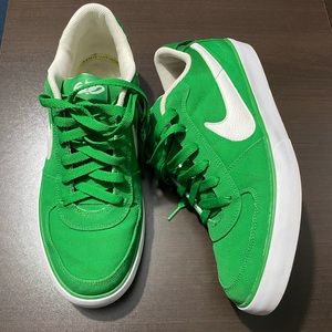 Nike 6.0 Mavrk 2 Mid 'Victory Green' Sneaker